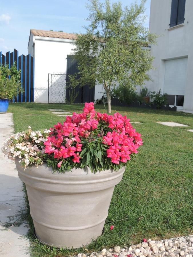 مبيت وإفطار مارينيس Laubertiere المظهر الخارجي الصورة